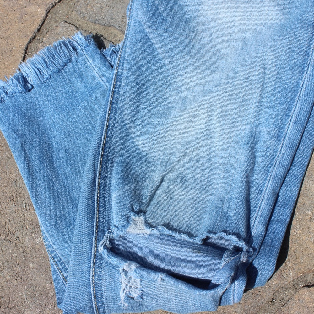 Distressed skinny jeans